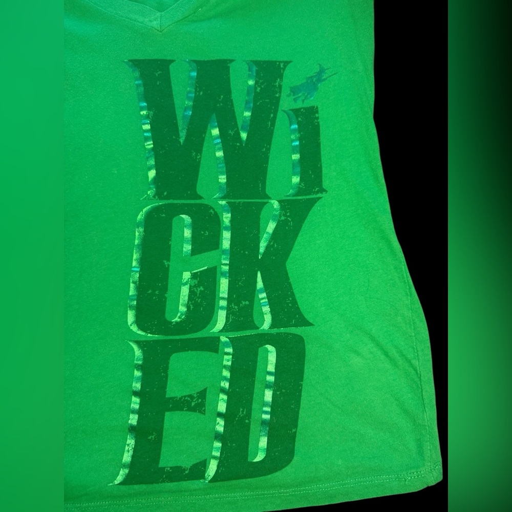 WICKED The Musical official apparel women’s T shirt Size L 💚 GREEN